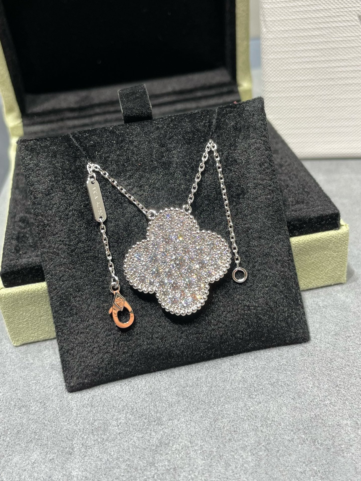 [LUXORA]CLOVER 25MM LARGE PENDANT DIAMOND PAVED SILVER NECKLACE