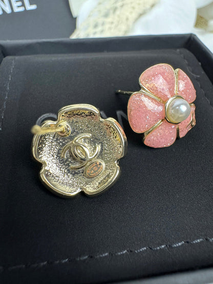 [LUXORA]26C Pink Camellia Pearl Enamel Stud Earrings