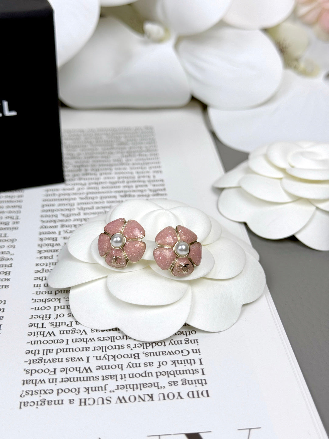 [LUXORA]26C Pink Camellia Pearl Enamel Stud Earrings