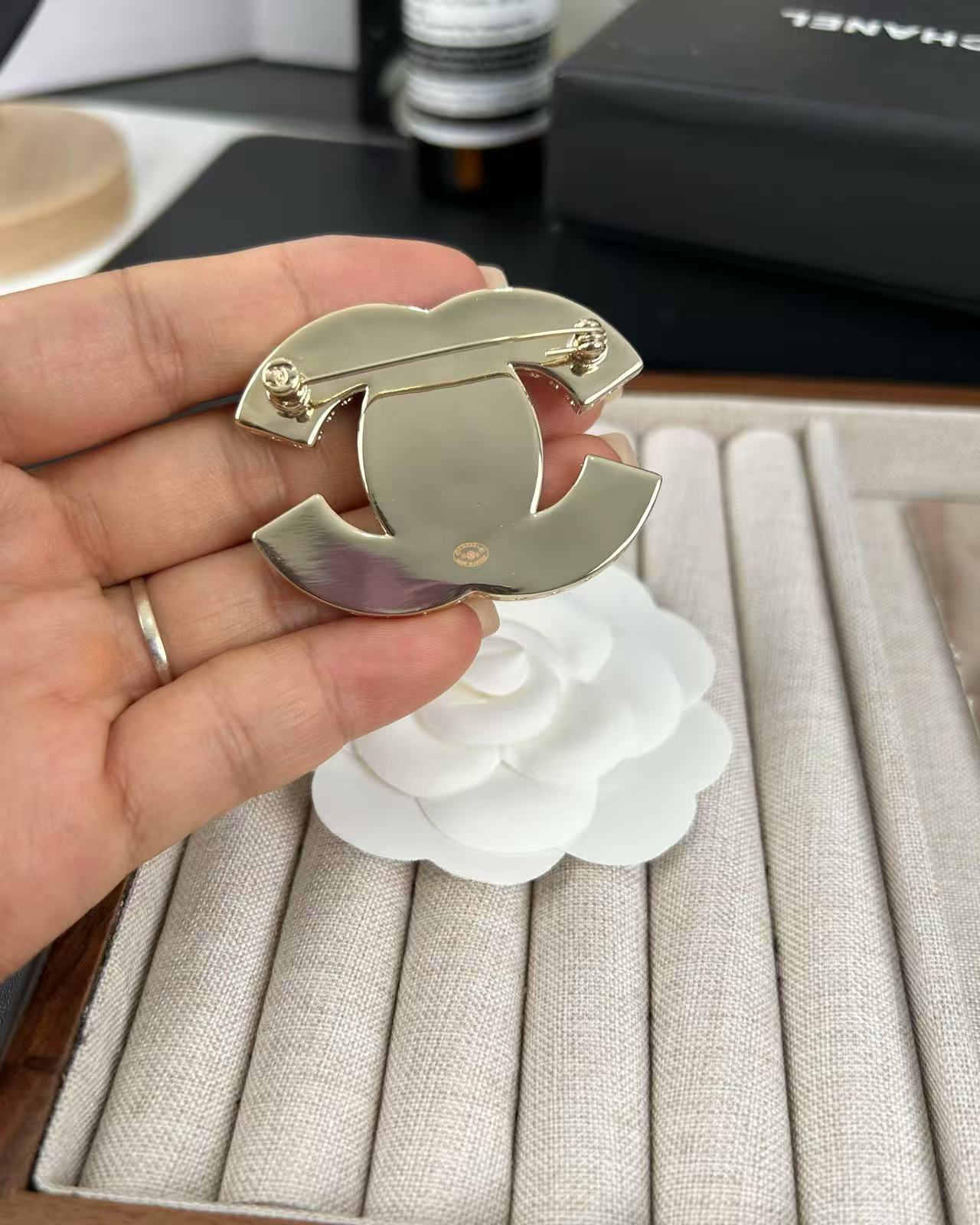 [LUXORA]Pink Resin Classic Brooch 5cm