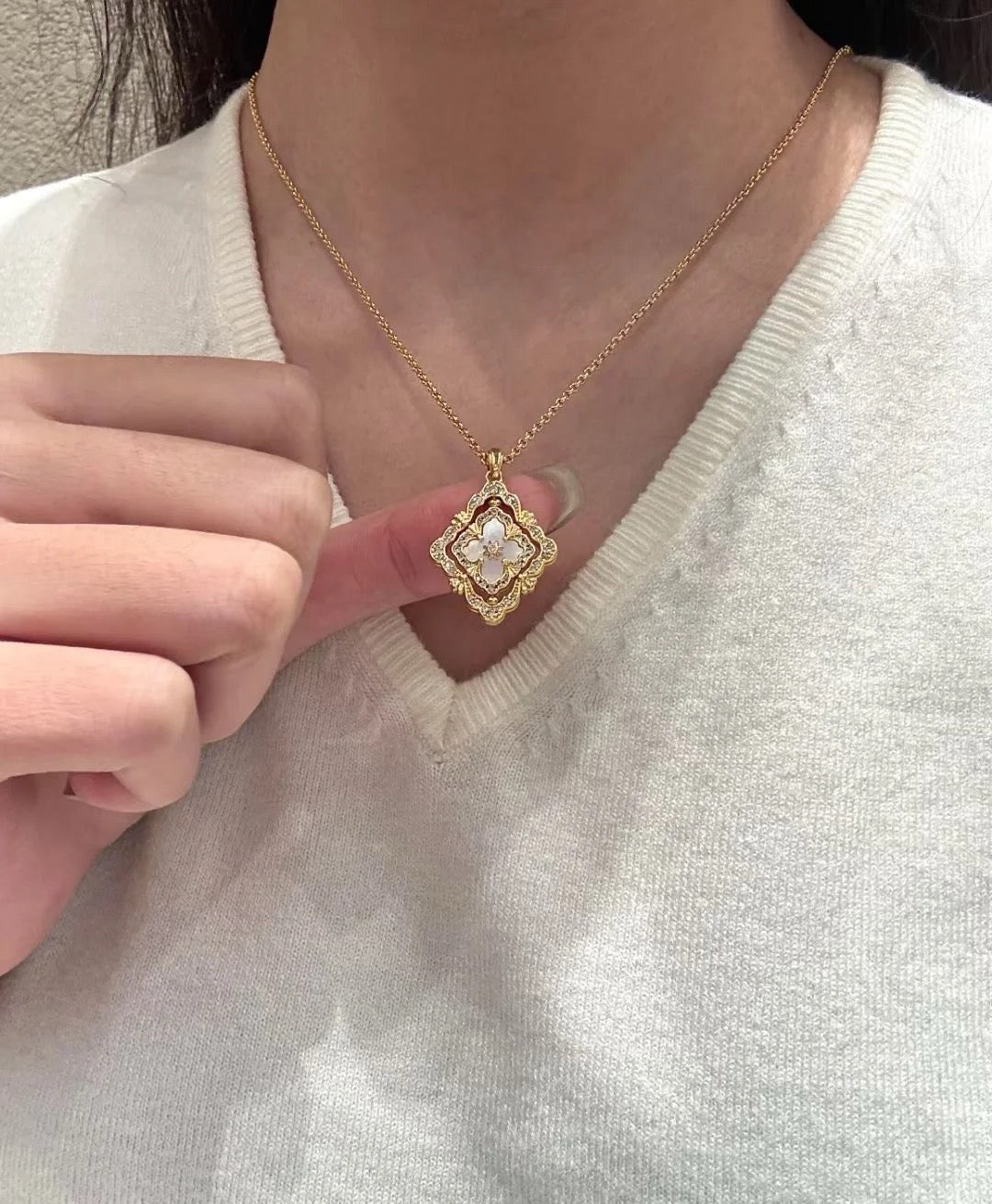 [LUXORA] B.C.L ENAMEL ROTATING SINGLE-DIAMOND NECKLACE（Various colors）