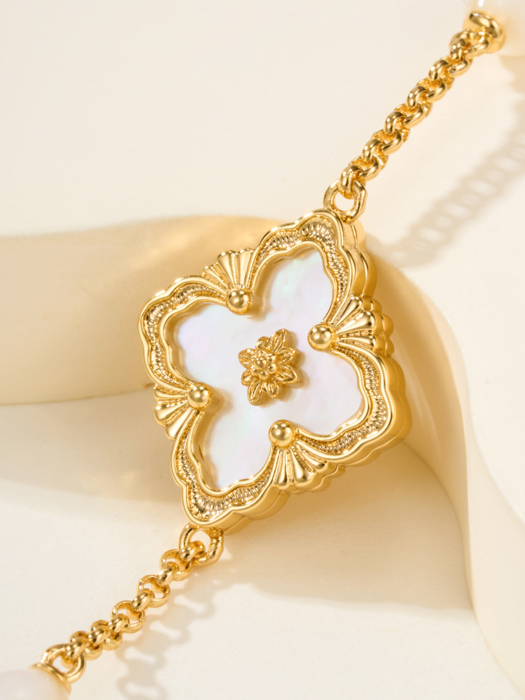 [LUXORA]B.C.L ENAMELED Three-Flower Bracelet（Trumpet)