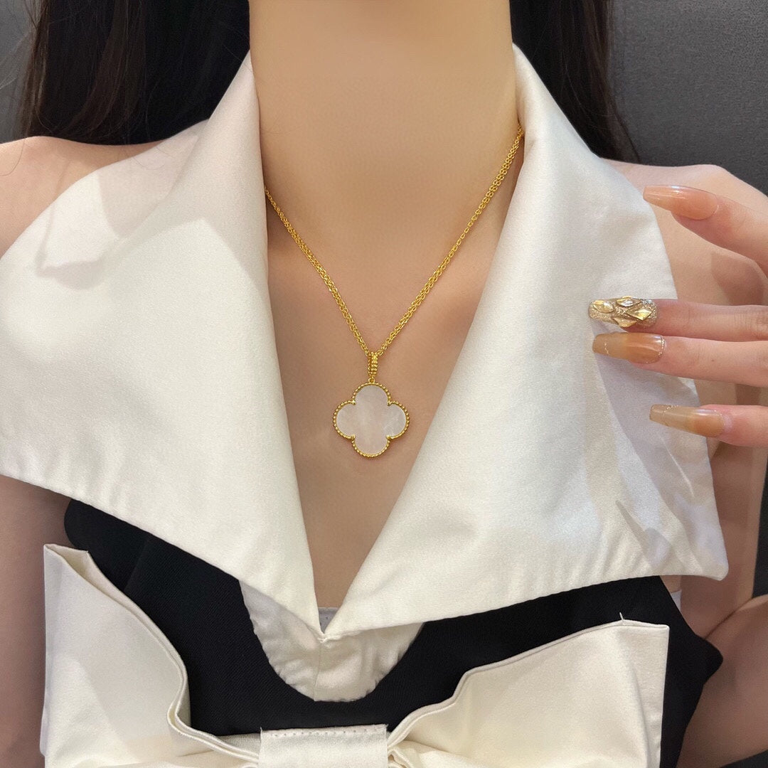 [LUXORA]CLOVER 25MM MOP LARGE PENDANT NECKLACE