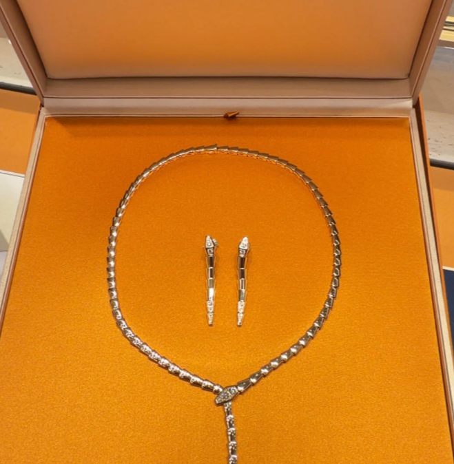 [LUXORA]NEW！SERPENT DIAMOND NECKLACE