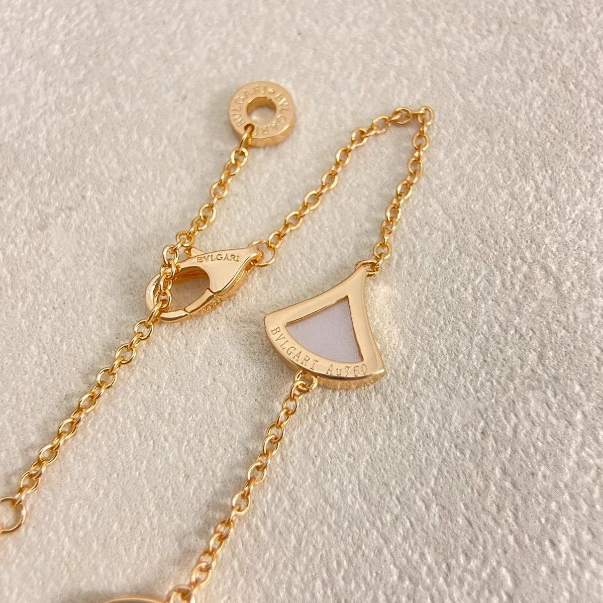 [⭐JeweliWhal]NEW ARRIVAL: TEN-FLOWER DRESS AND GOLD NECKLACE