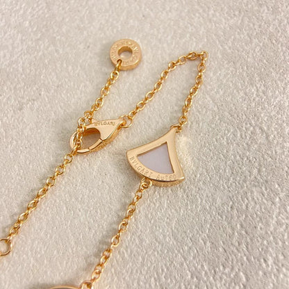 [⭐JeweliWhal]NEW ARRIVAL: TEN-FLOWER DRESS AND GOLD NECKLACE