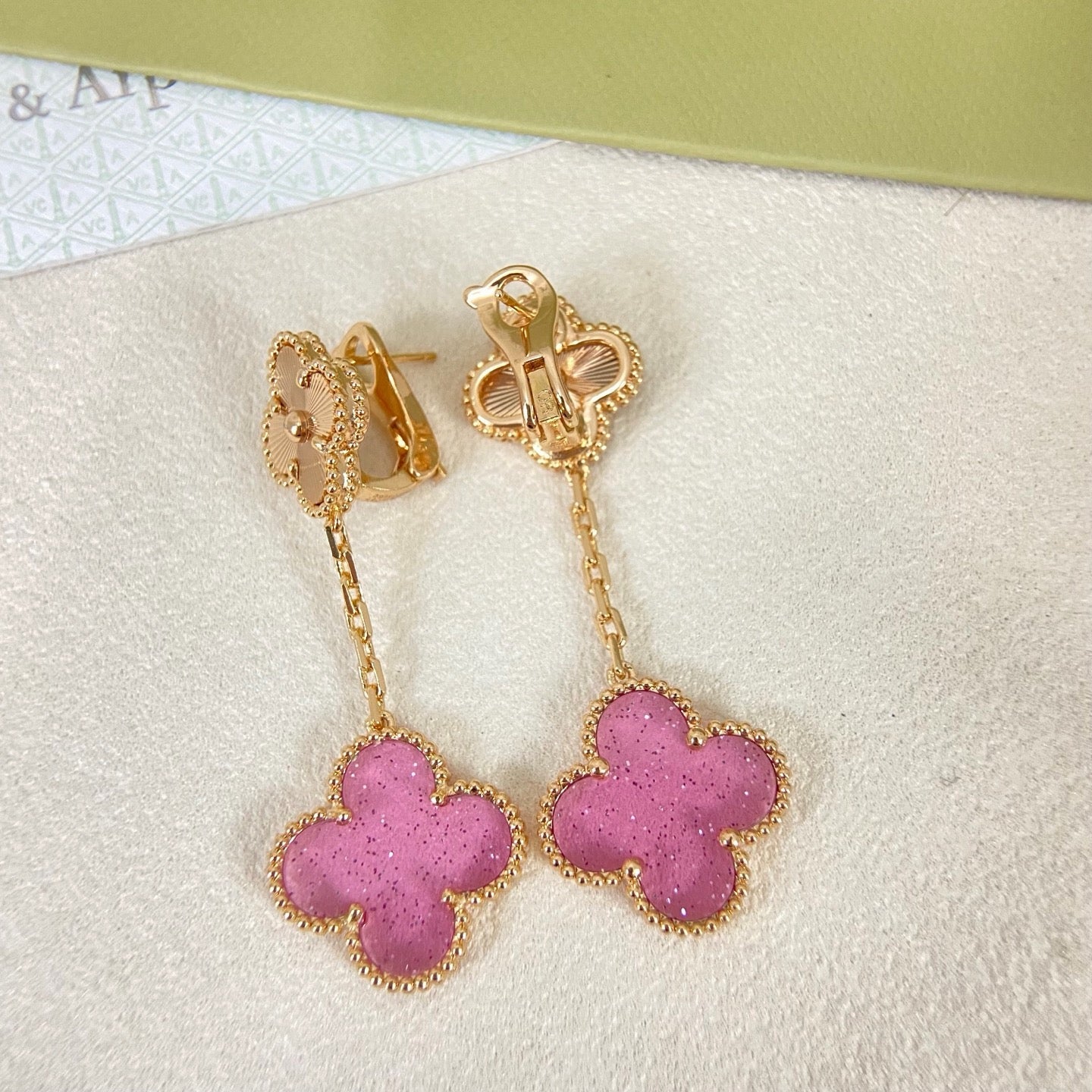 [⭐JeweliWhal]2026 NEW CLOVER 2 MOTIF  BUBBLE PINK ENAMEL