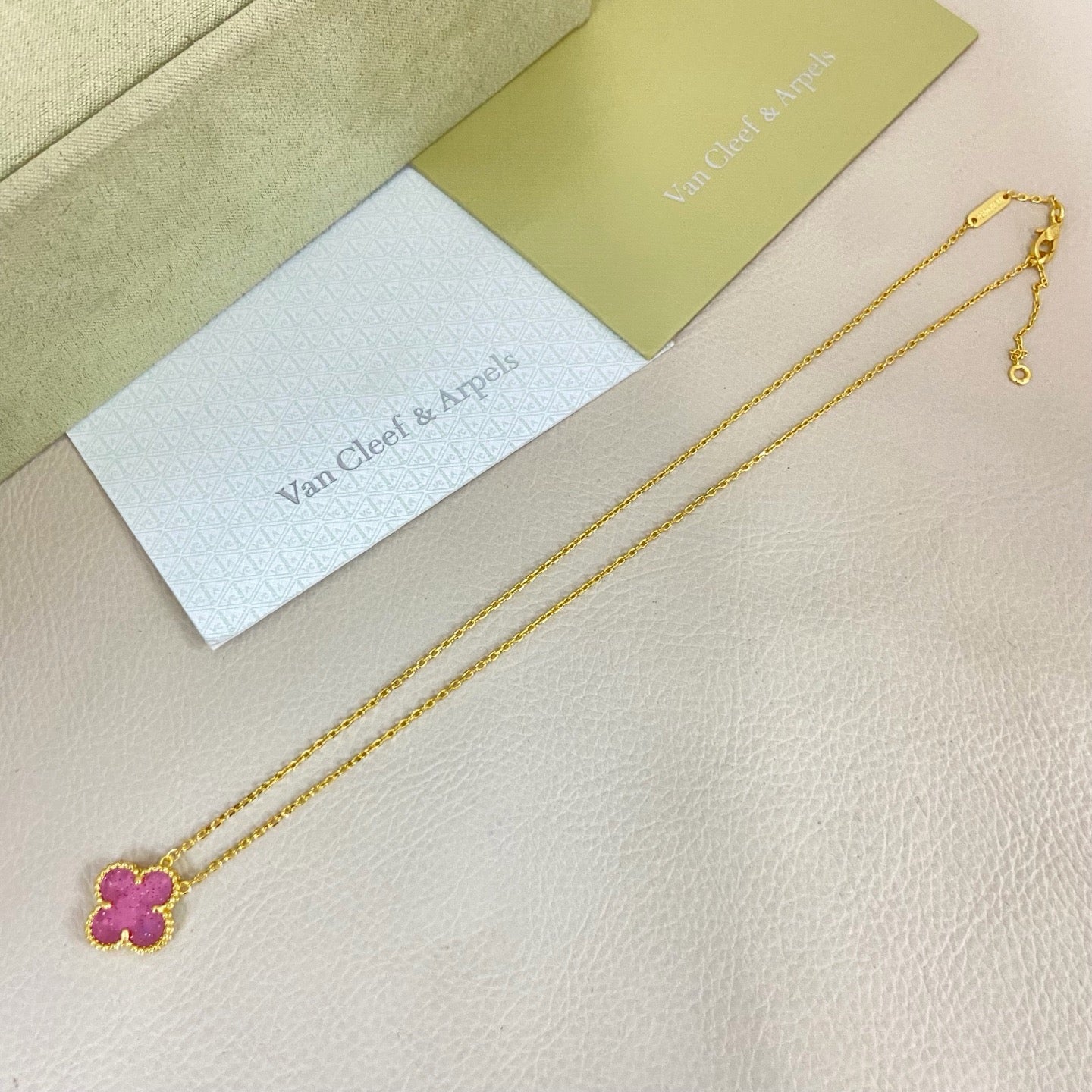 [⭐JeweliWhal]15MM BUBBLE PINK ENAMEL SINGLE-FLOWER FOUR-LEAF CLOVER NECKLACE