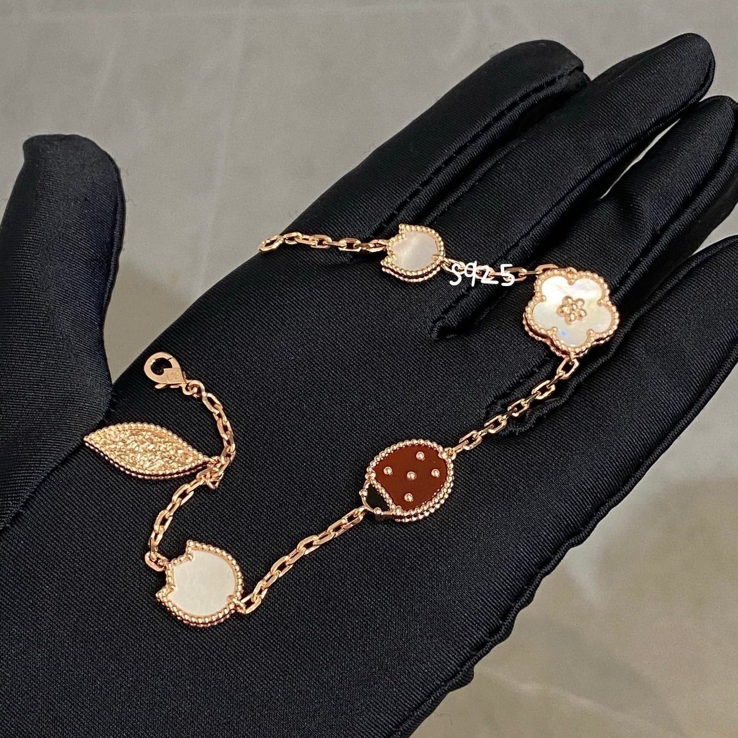 [LUXORA]LUCKY SPRING 5 MOTIF BRACELET