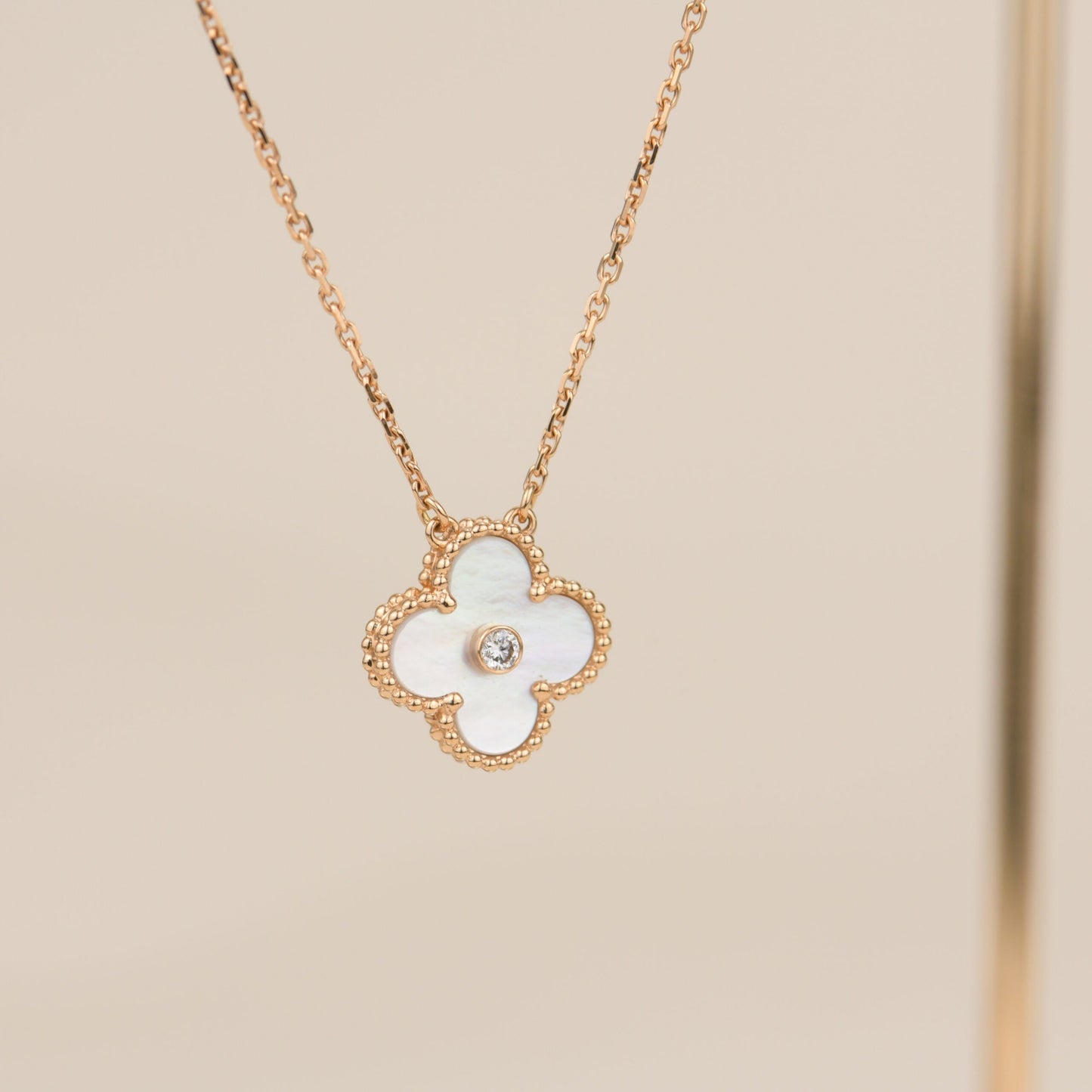 [LUXORA]CLOVER 15MM DIAMOND WHITE FRITILLARIA NECKLACE