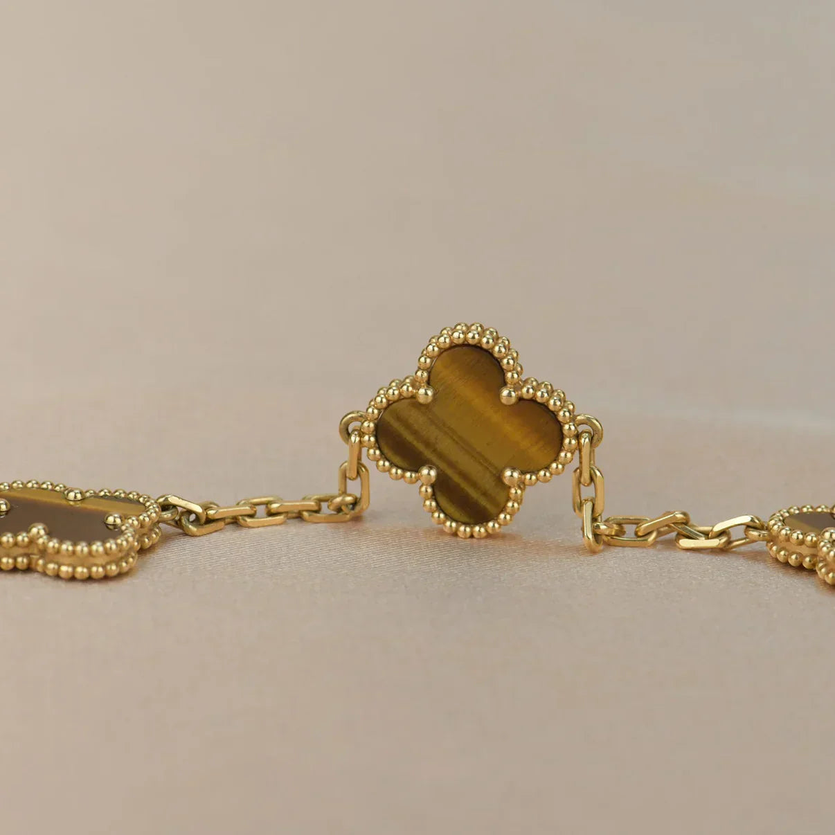 [LUXORA] CLOVER 5 MOTIFS TIGER EYE BRACELET COLLECTION