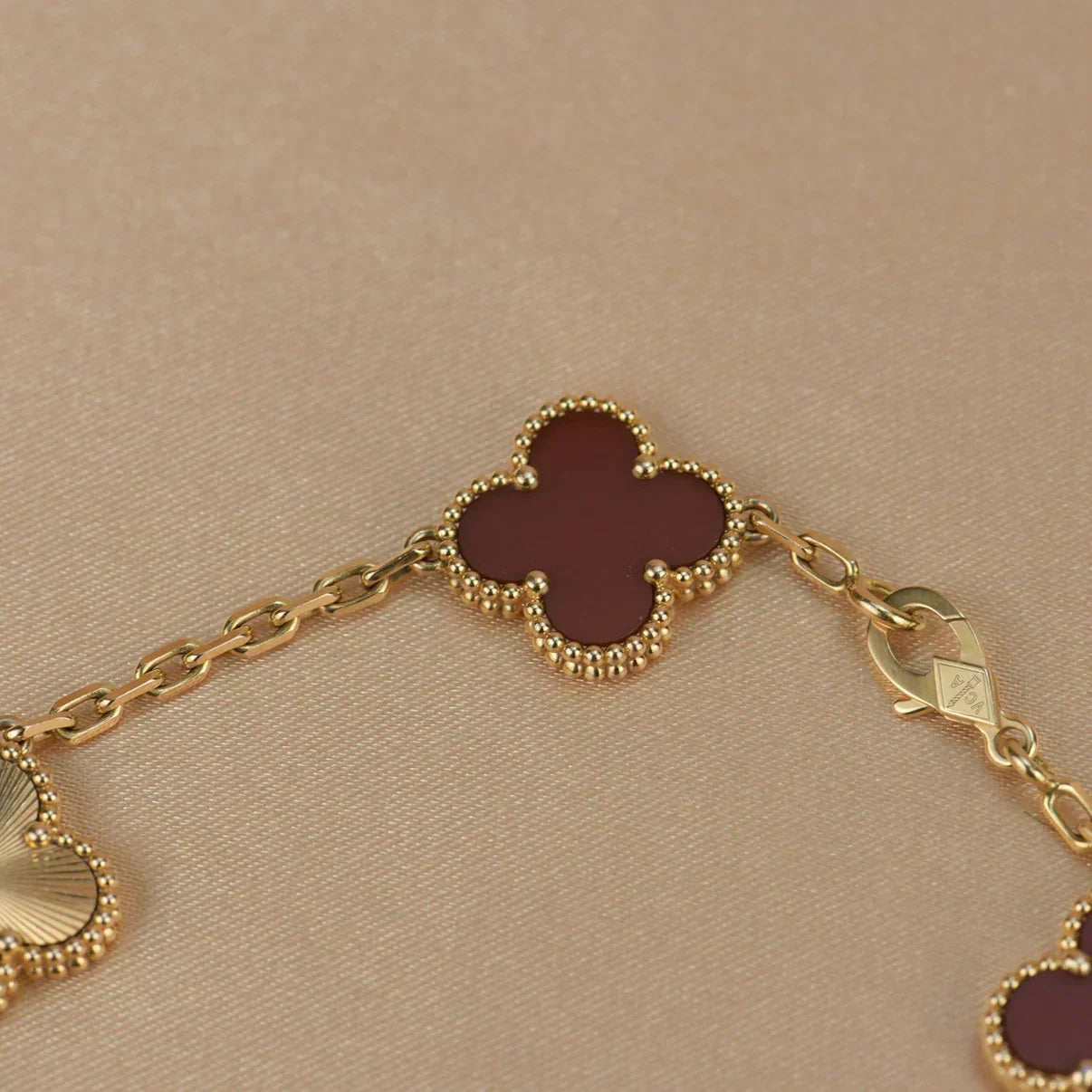 [LUXORA] CLOVER 5 MOTIF RED CORNELIAN BRACELET COLLECTION