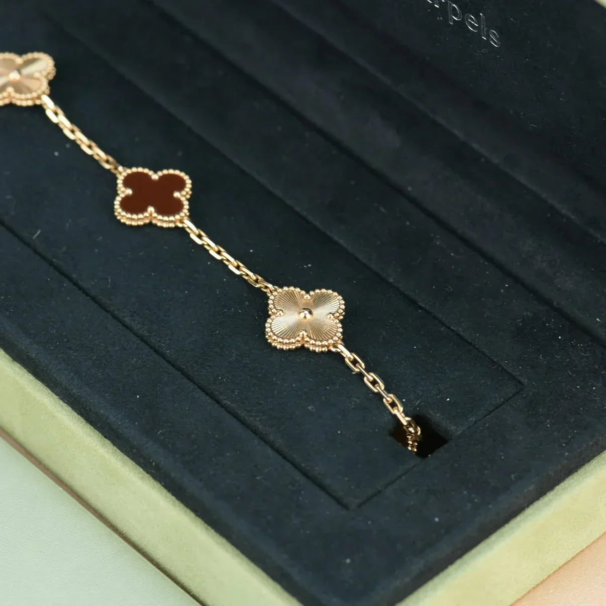 [LUXORA] CLOVER 5 MOTIF RED CORNELIAN BRACELET COLLECTION