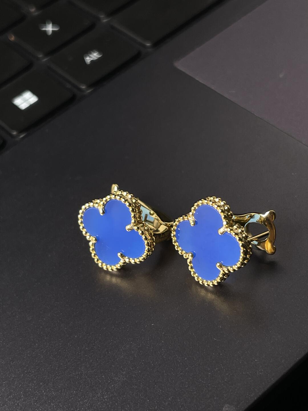 [LUXORA] CLOVER LARGE (20mm) 1 MOTIFS BLUE MOP STUD EARRINGS