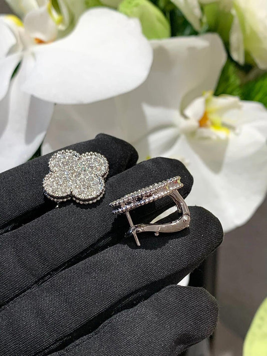 [LUXORA]CLOVER 20MM MOTIFS DIAMOND STUD EARRINGS SILVER