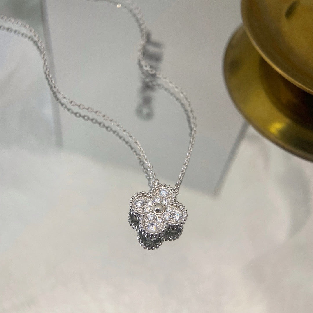 [LUXORA]CLOVER 15MM DIAMOND SINGLE FLOWER NECKLACE