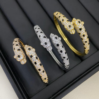 [⭐JeweliWhal]PANTHERE DOUBLE HEADED HALF DIAMOND OPEN BRACELET