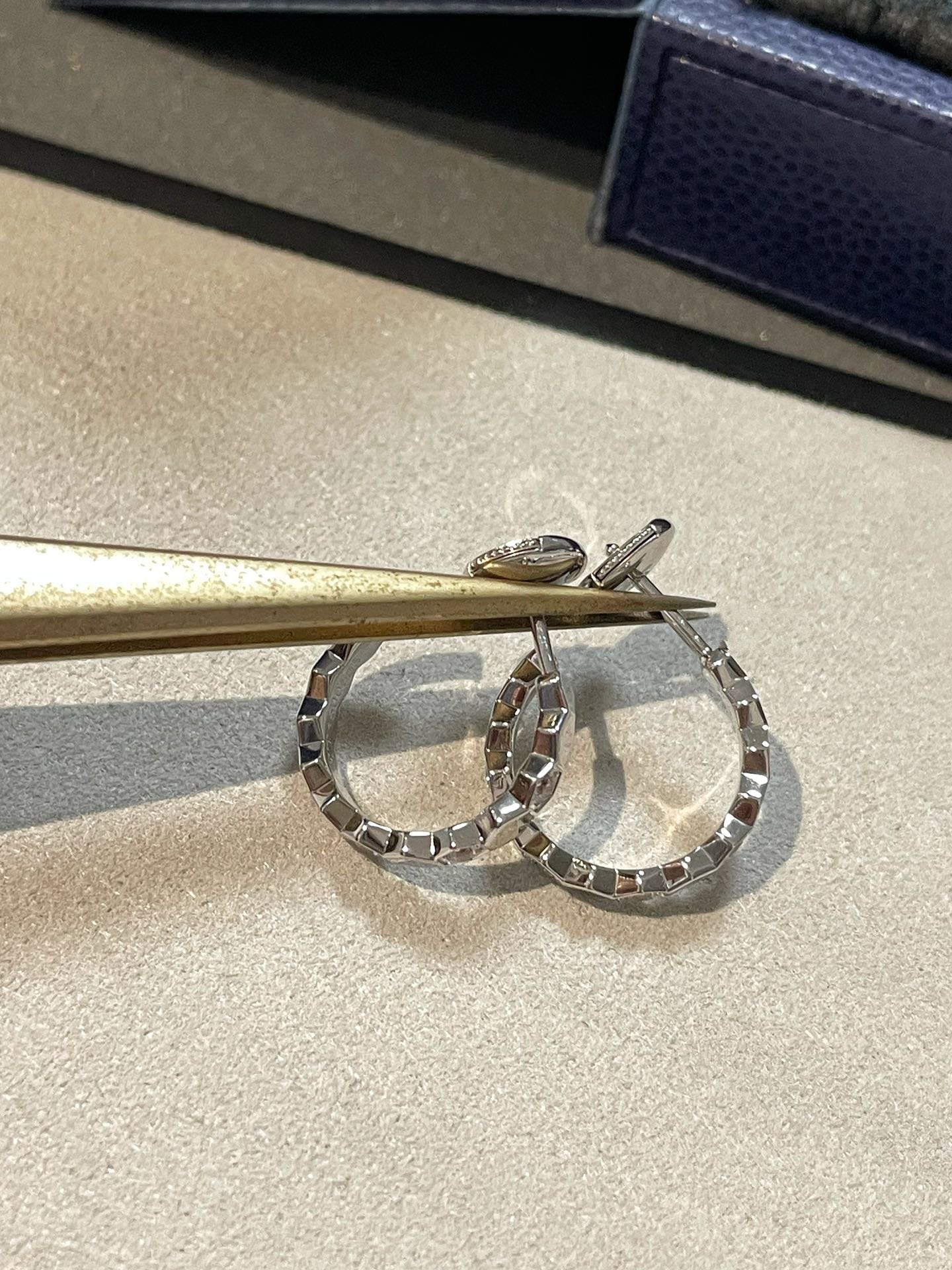 [LUXORA]Hollow Design Four-Leaf Clover Flower Shape Ring