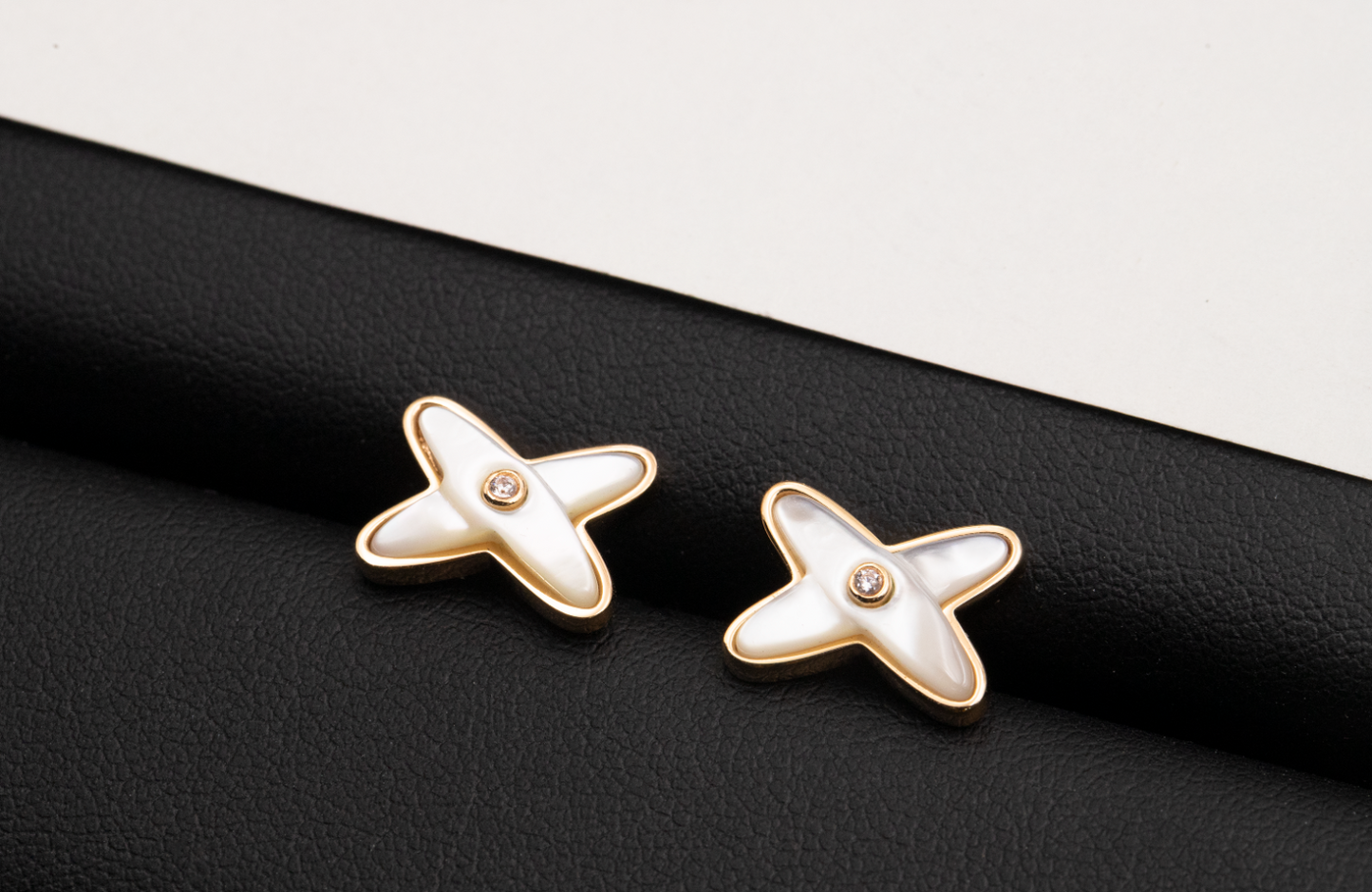 [LUXORA]JEUX DE WHITE MOP ROSE GOLD DIAMOND EARRINGS