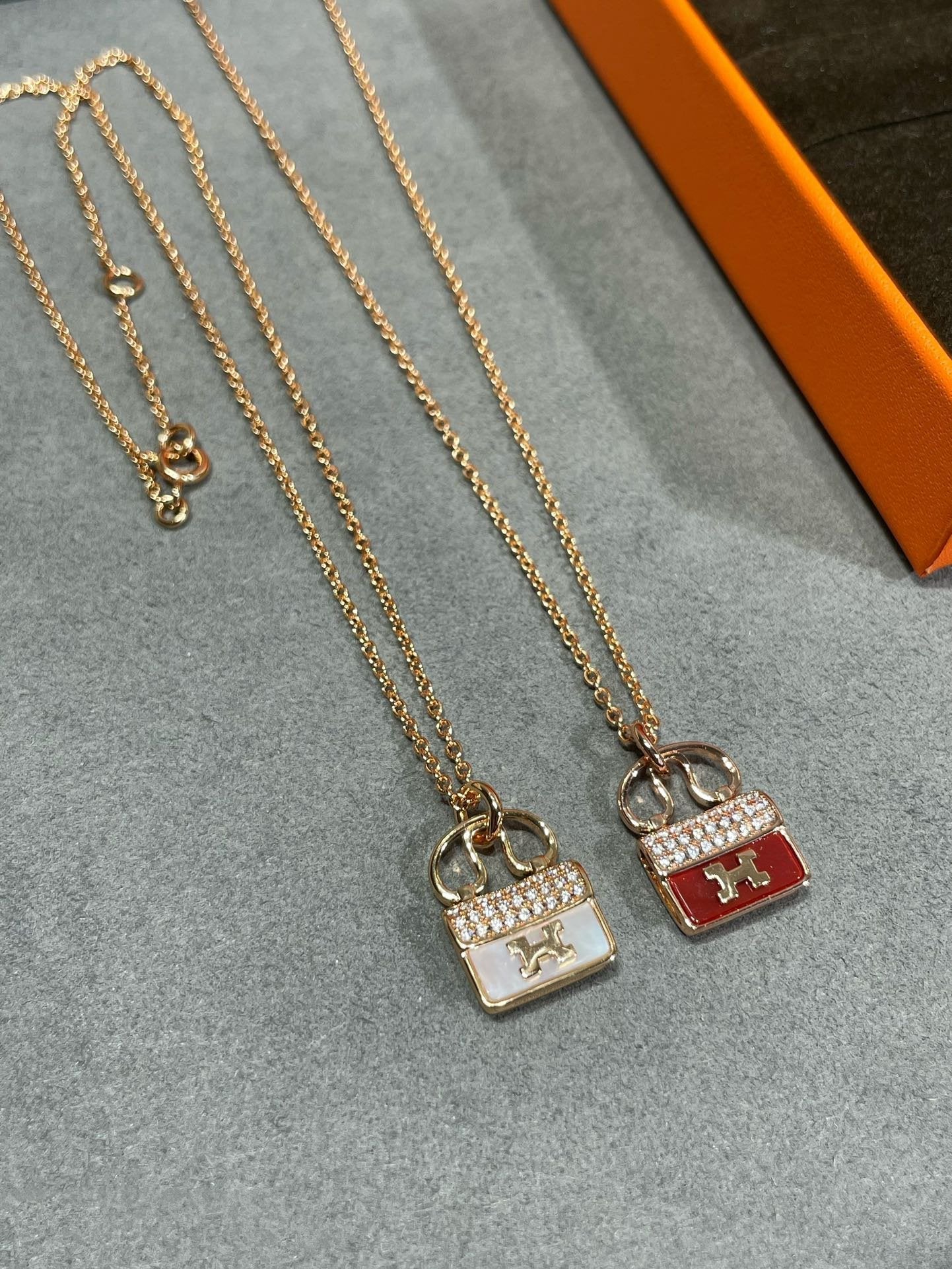[LUXORA]H CIRCE MOISSANITE PENDANT NECKLACE GOLD