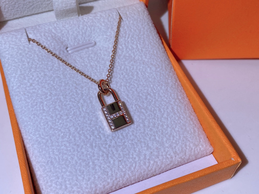 [LUXORA]HM ADVANCED NICHE LOCK HEAD NECKLACE DIAMONDS