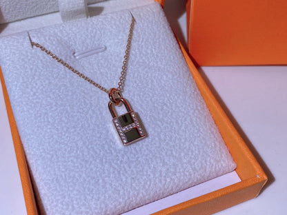 [LUXORA]HM ADVANCED NICHE LOCK HEAD NECKLACE DIAMONDS