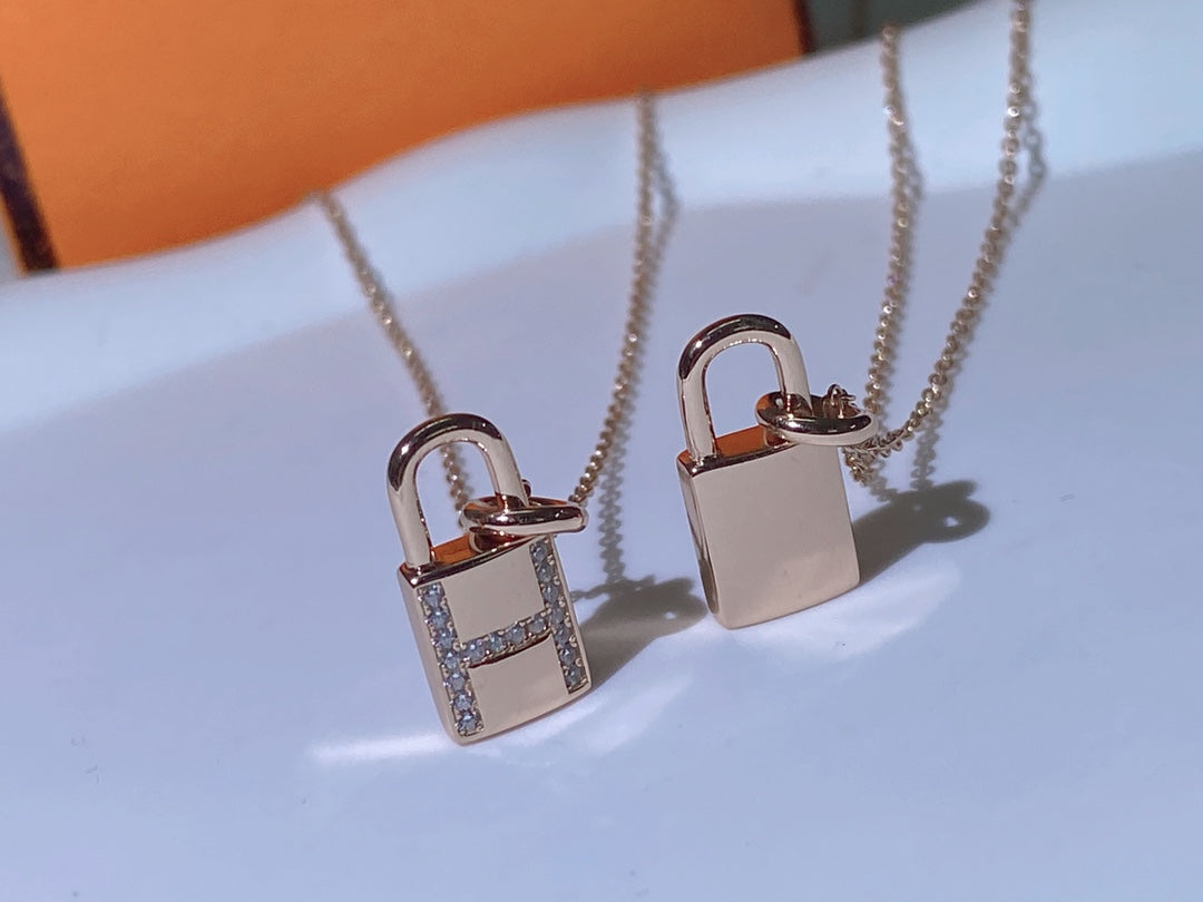 [LUXORA]HM ADVANCED NICHE LOCK HEAD NECKLACE DIAMONDS