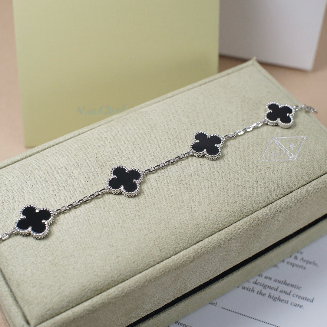 [LUXORA] CLOVER 5 MOTIF ONYXS BRACELET COLLECTION
