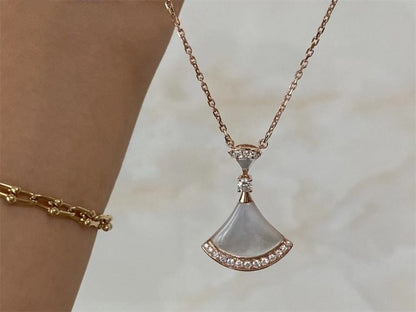 [LUXORA]DREAM NECKLACE MOP PINK GOLD DIAMOND