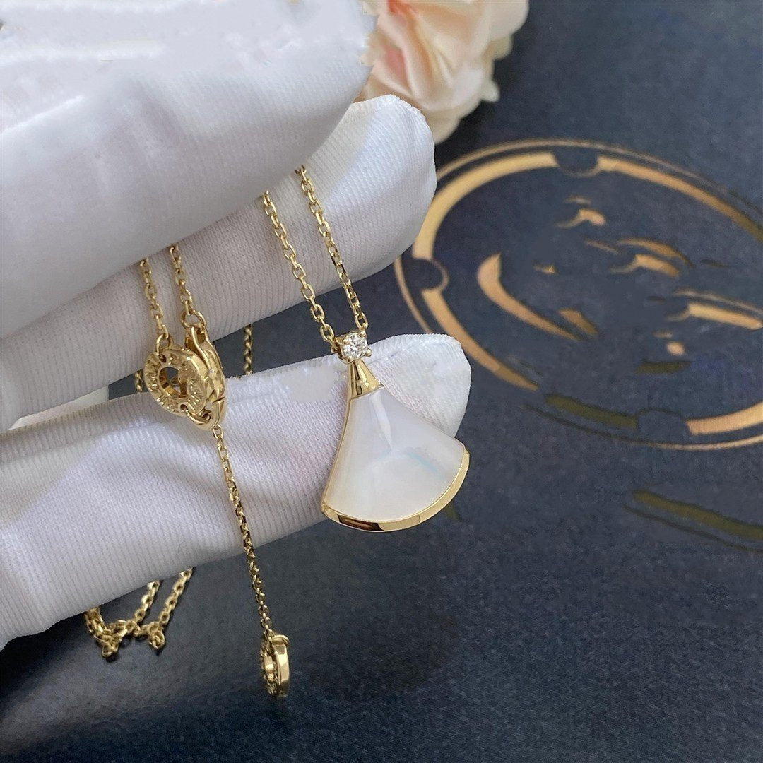 [LUXORA]DREAM NECKLACE WHITE MOP GOLD 1 DIAMOND