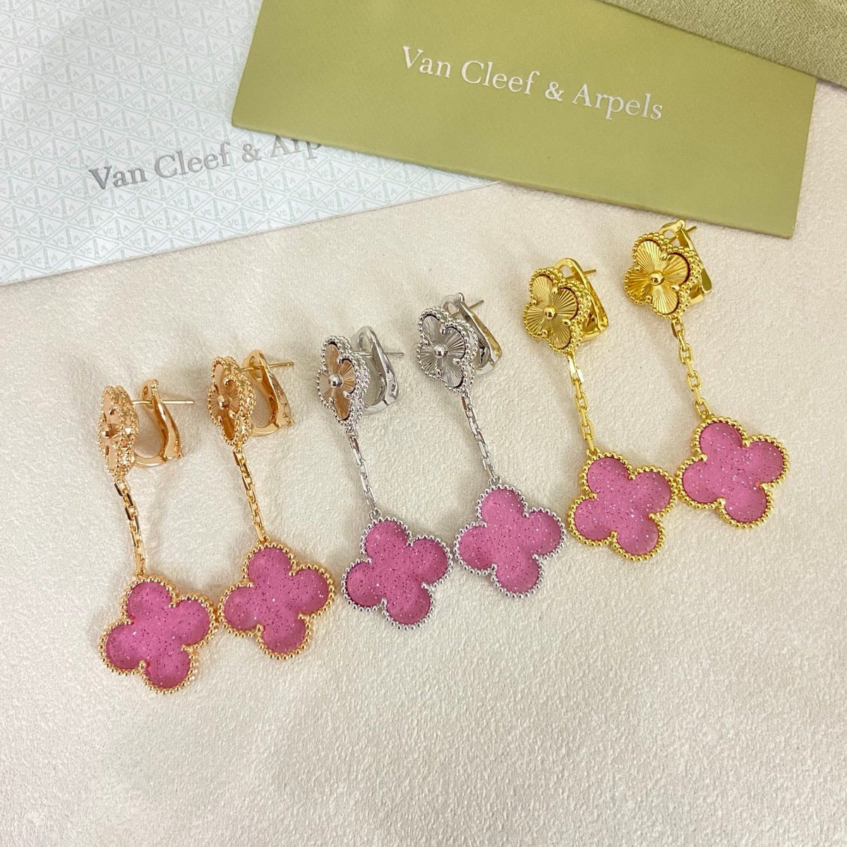 [⭐JeweliWhal]2026 NEW CLOVER 2 MOTIF  BUBBLE PINK ENAMEL