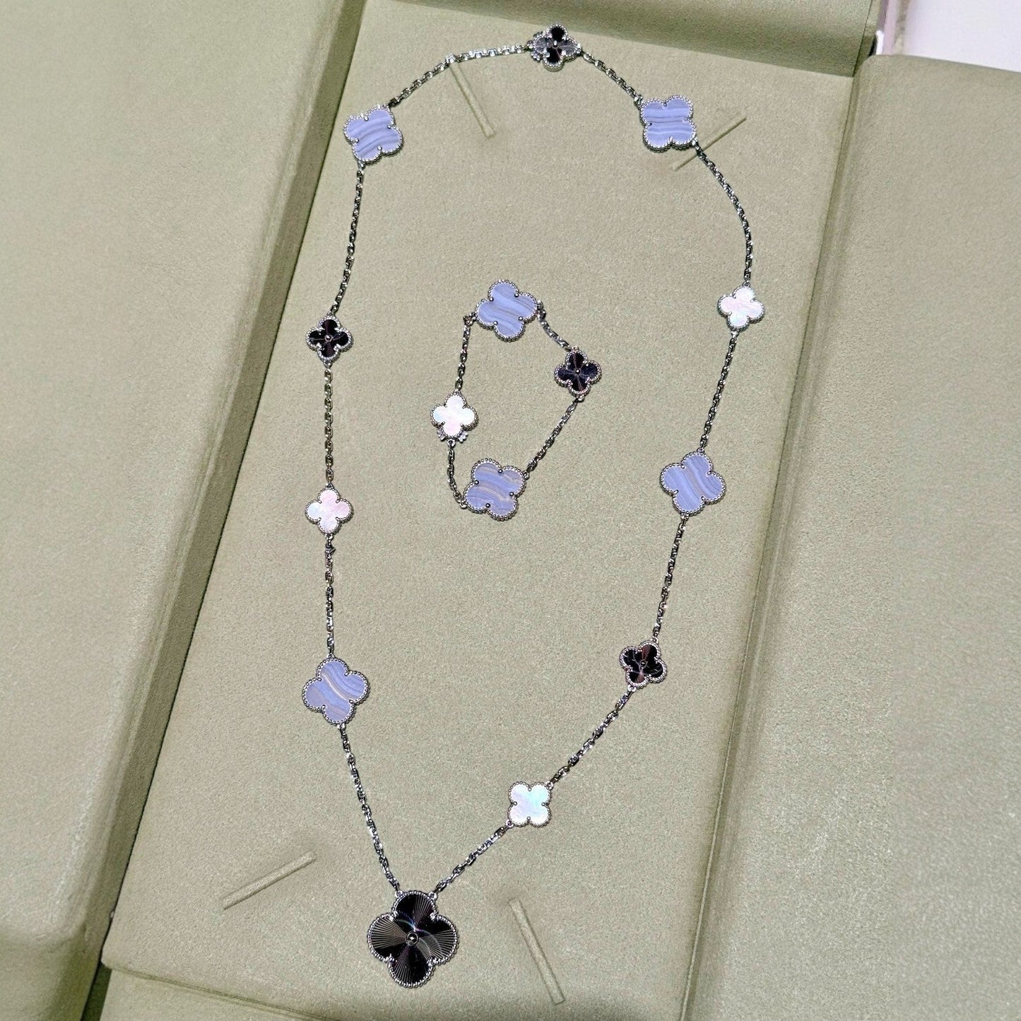 [LUXORA]DETACHABLE CLOVER 15(11+4) FLOWER SILVER NECKLACE SET