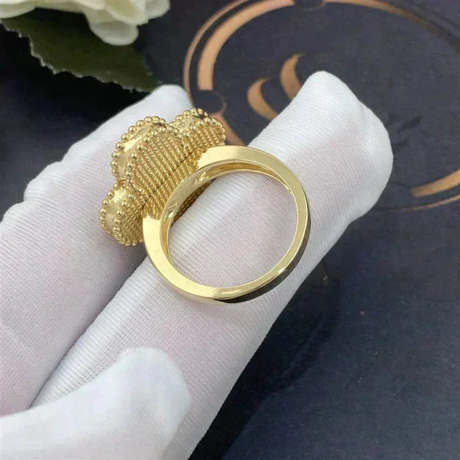[LUXORA]CLOVER WHITE MOP RING