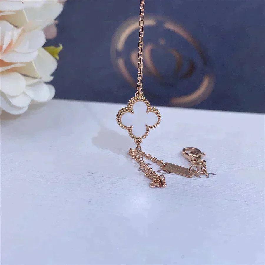 [LUXORA]CLOVER WHITE MOP SINGLE FLOWER BRACELET