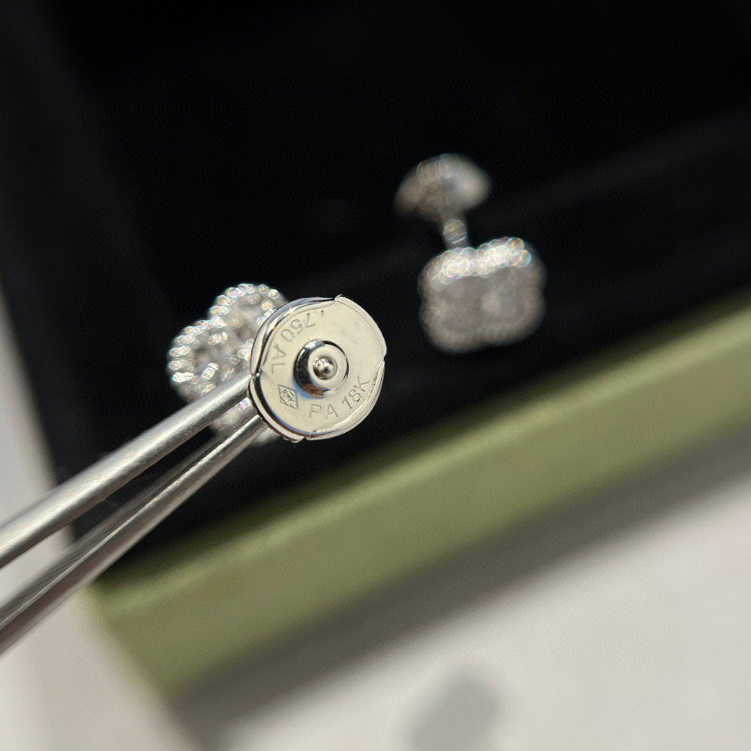 [LUXORA]CLOVER MINI DIAMOND STUD EARRINGS