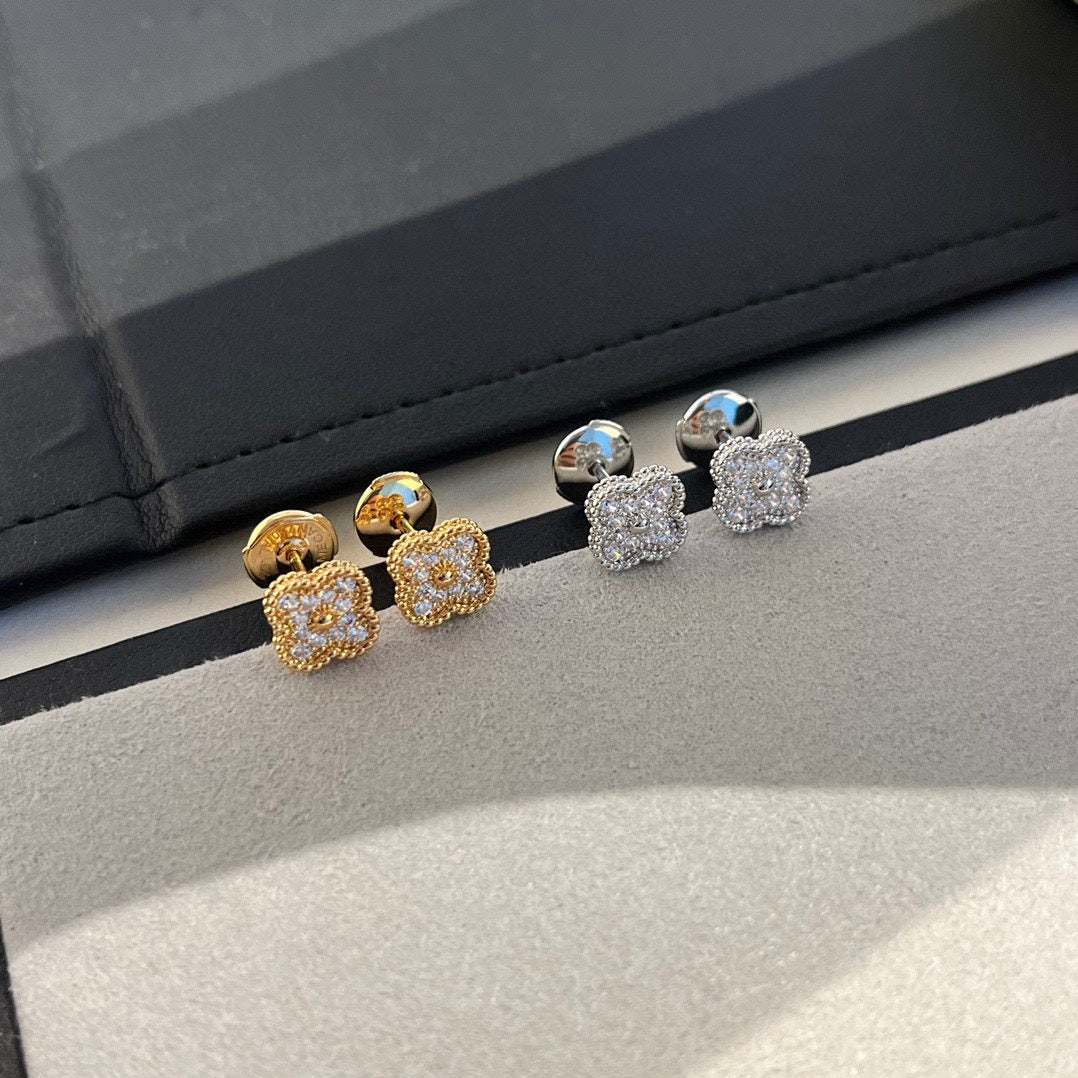 [LUXORA]CLOVER MINI DIAMOND STUD EARRINGS