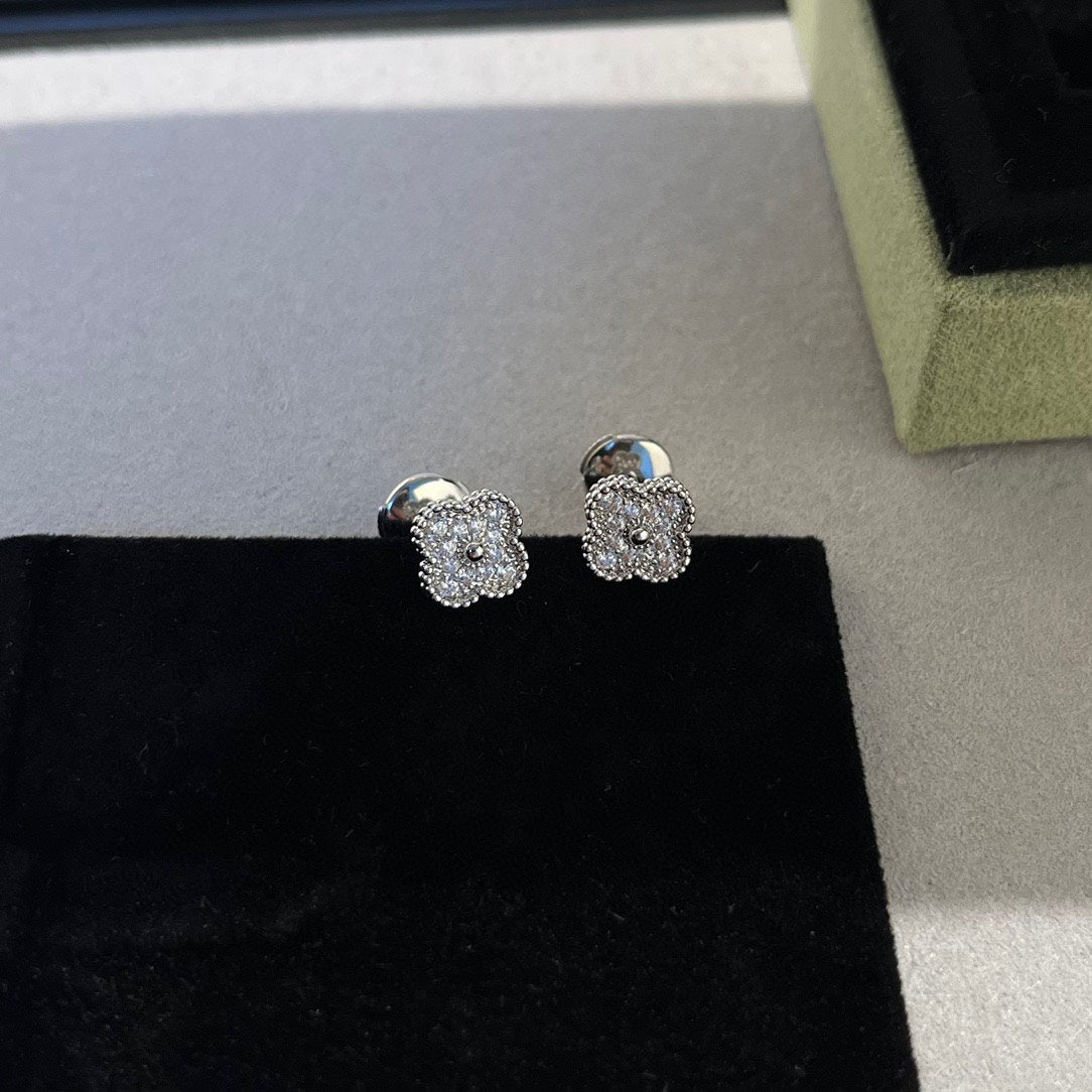 [LUXORA]CLOVER MINI DIAMOND STUD EARRINGS