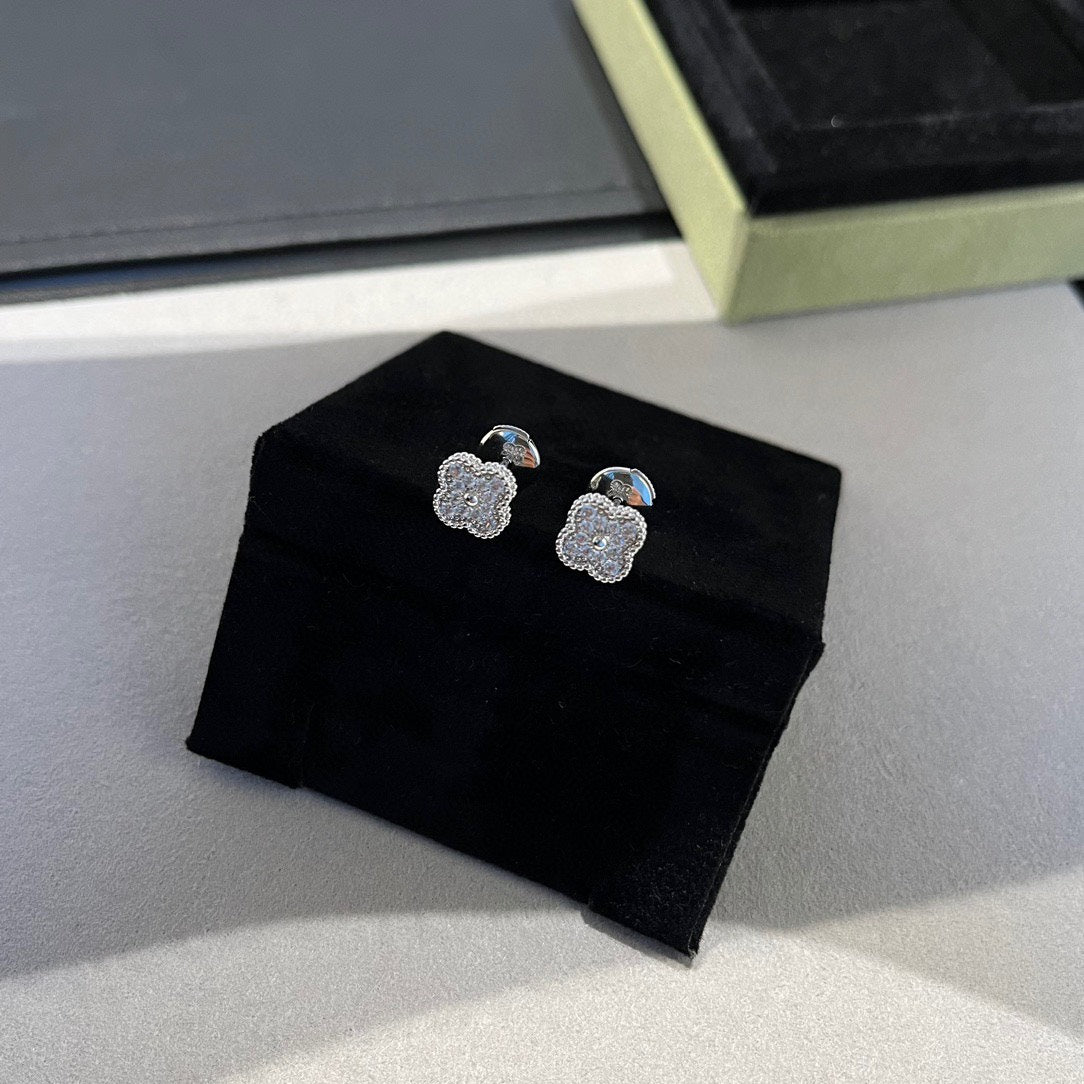 [LUXORA]CLOVER MINI DIAMOND STUD EARRINGS