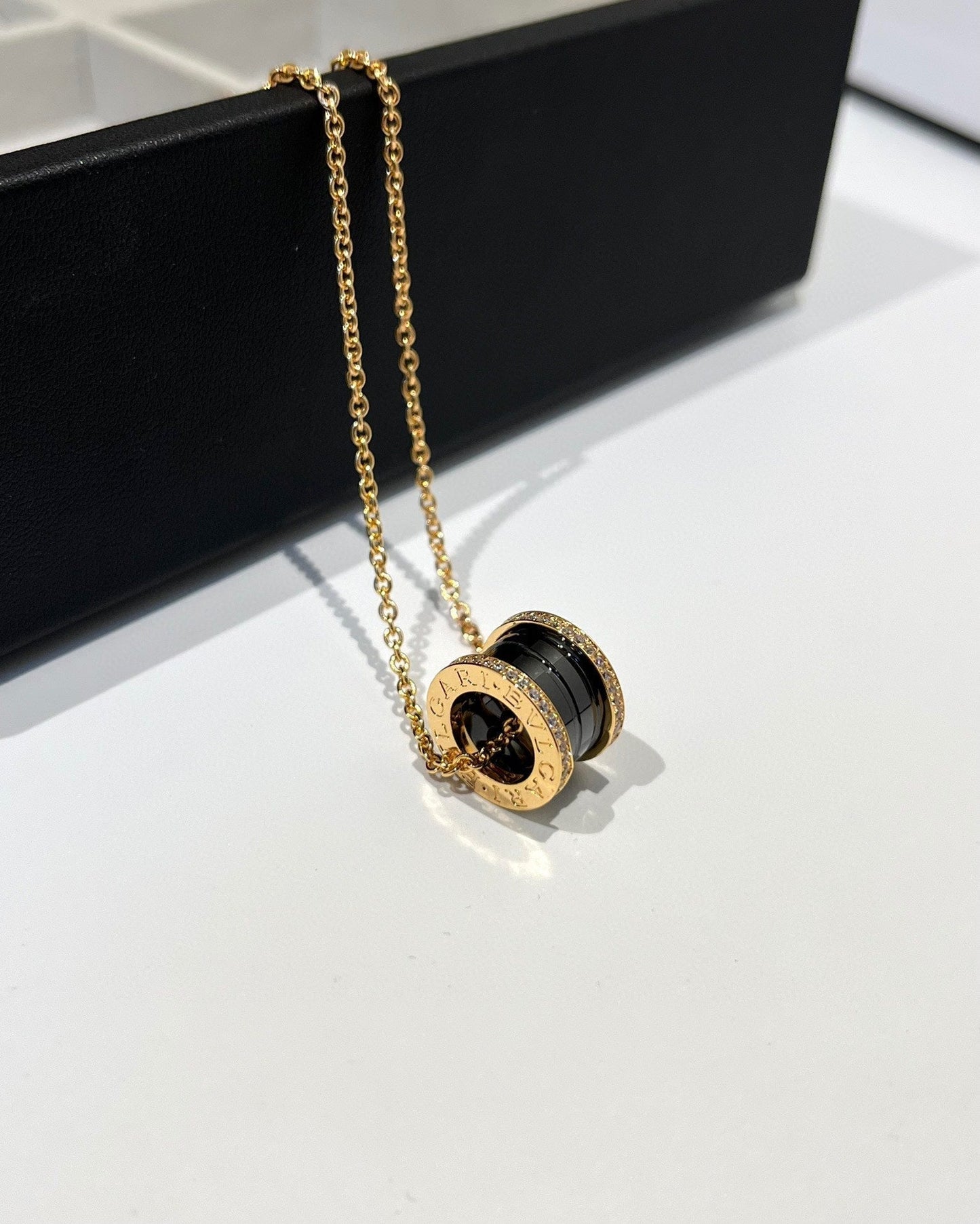 [LUXORA]ZERO 1 BLACK CERAMIC DIAMOND PINK GOLD NECKLACE