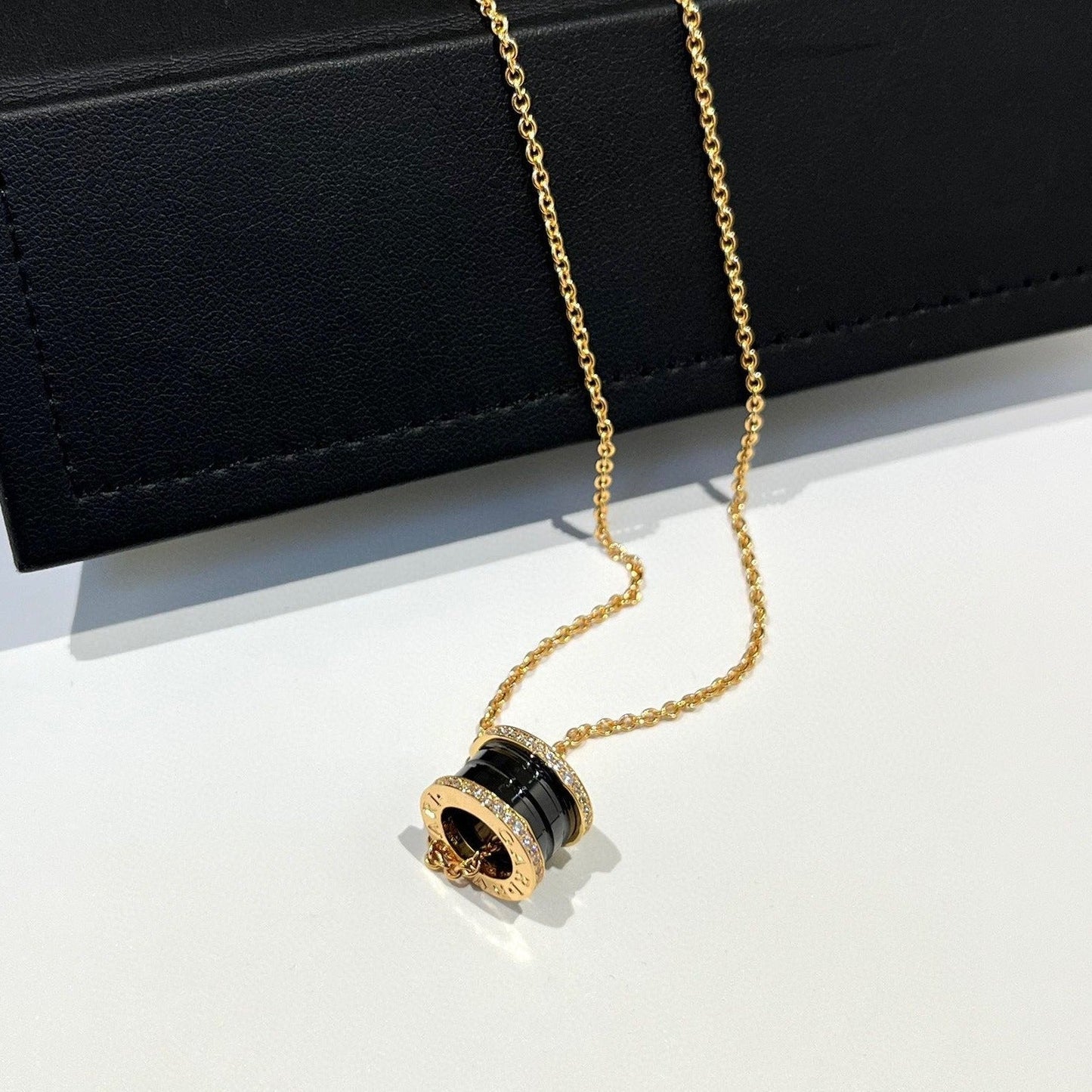[LUXORA]ZERO 1 BLACK CERAMIC DIAMOND PINK GOLD NECKLACE