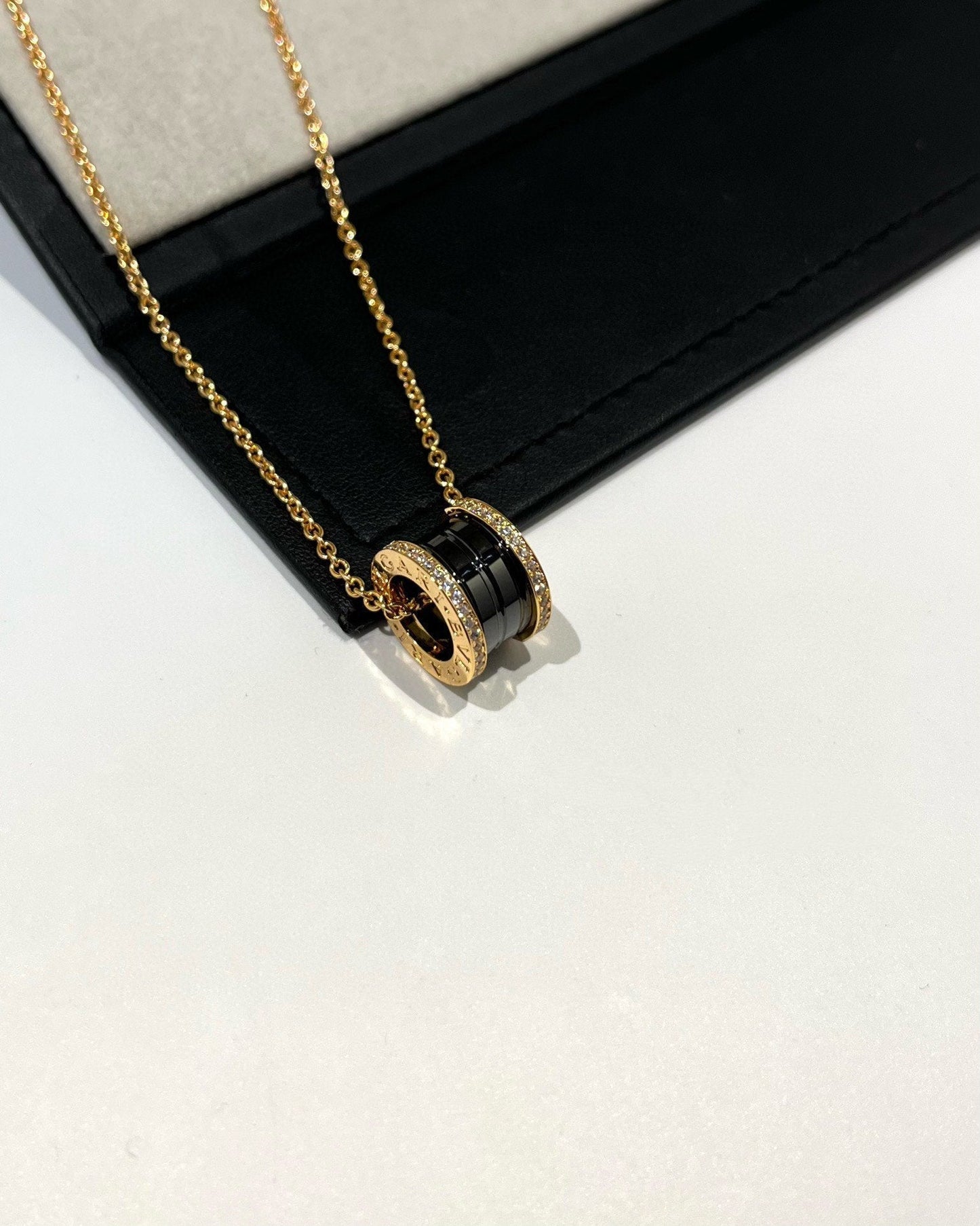 [LUXORA]ZERO 1 BLACK CERAMIC DIAMOND PINK GOLD NECKLACE