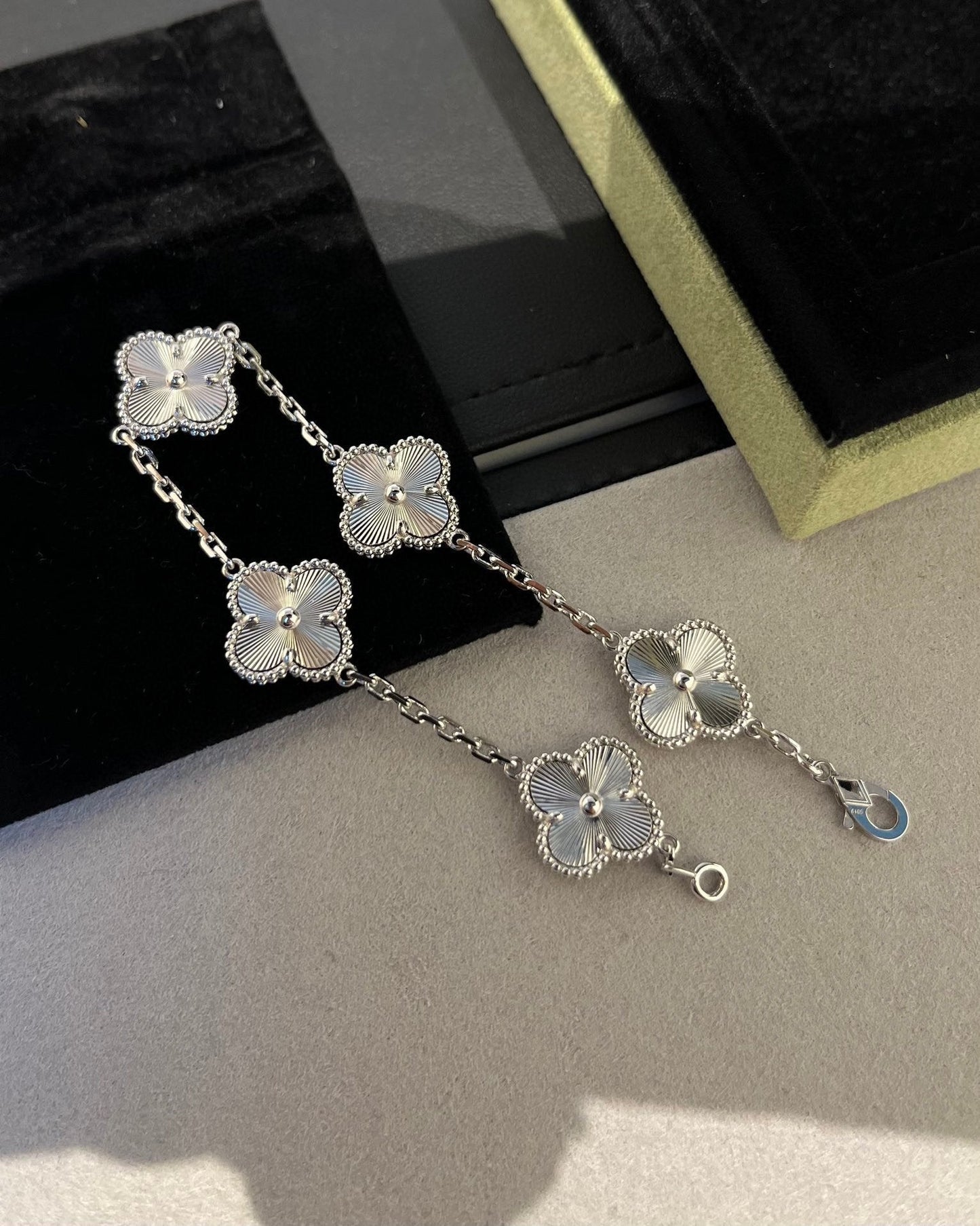 [LUXORA] CLOVER 5 MOTIF LASER BRACELET COLLECTION