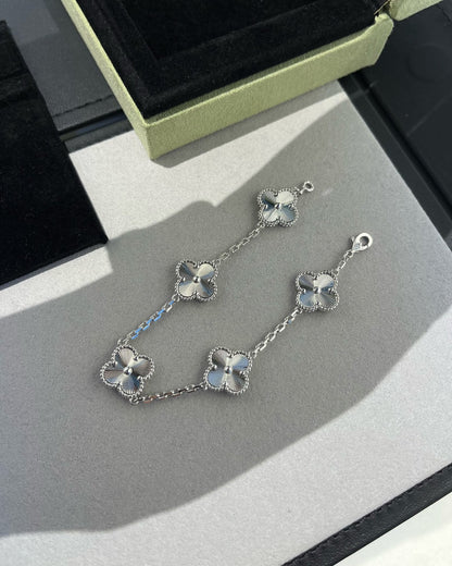 [LUXORA] CLOVER 5 MOTIF LASER BRACELET COLLECTION