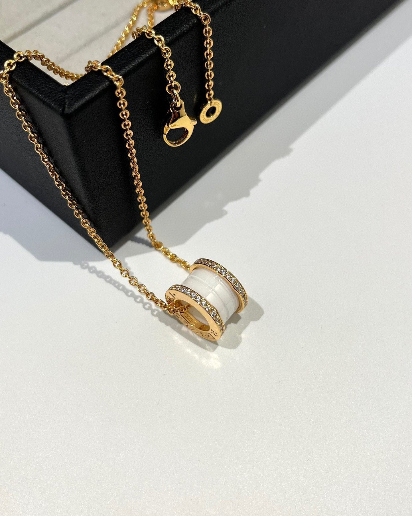 [LUXORA]ZERO 1 WHITE CERAMIC DIAMOND PINK GOLD NECKLACE